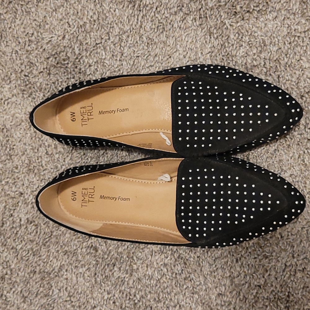 Black Studed Flates
